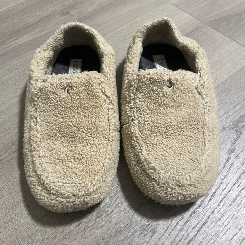 OluKai Nohea Heu Fuzzy Slippers